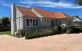 Whole House, Amohau St Opposite Trade Central - 3 Bedrooms, Sleeps Up To 6, 5 Beds, Wheel Chair Friendly